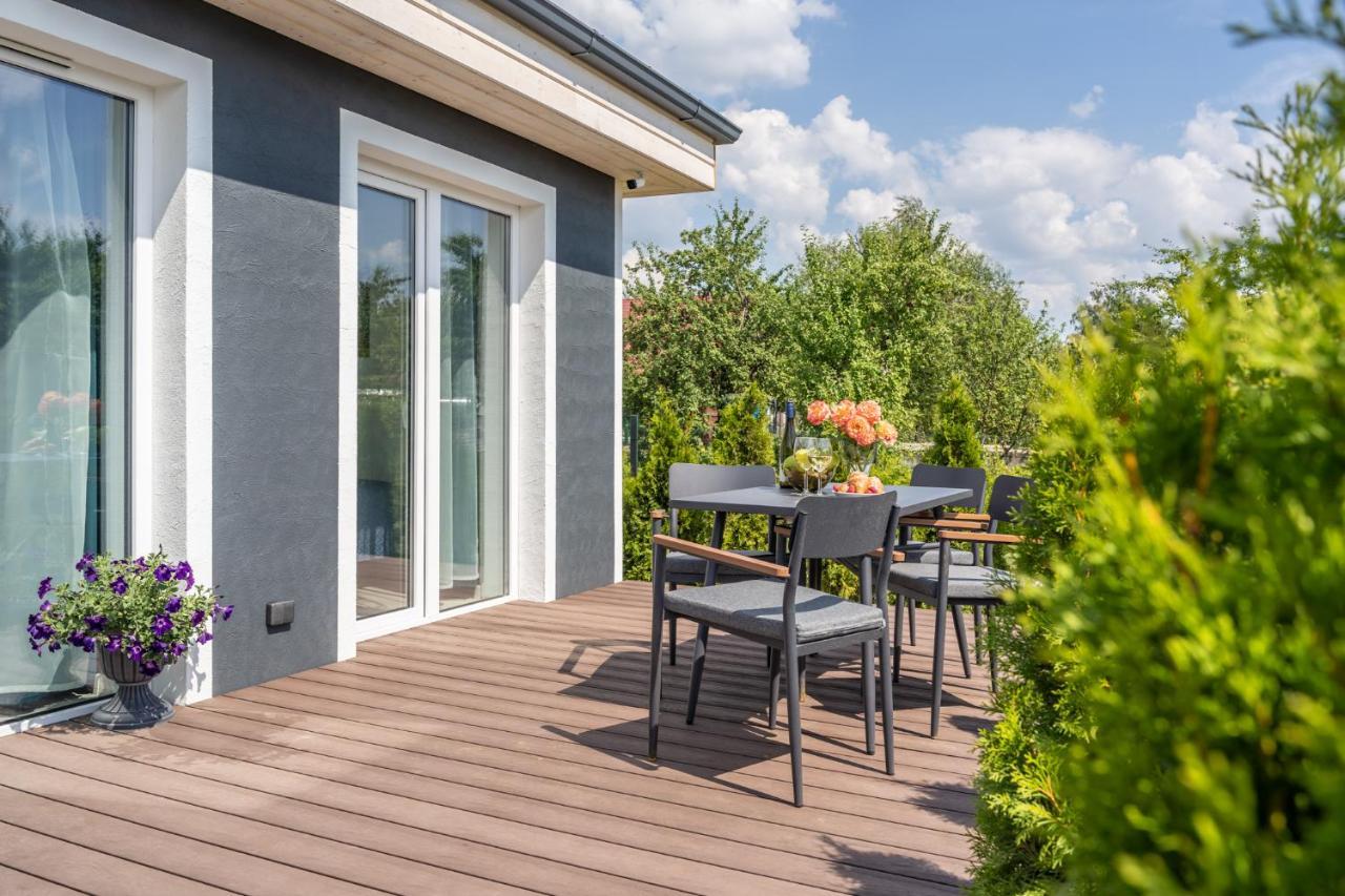 Family Garden House With Free Private Parking & Playground Riga Exterior foto