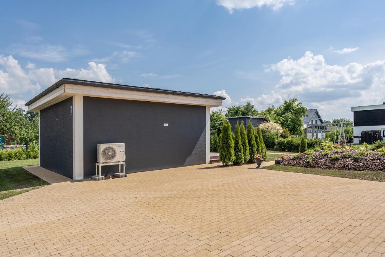Family Garden House With Free Private Parking & Playground Riga Exterior foto