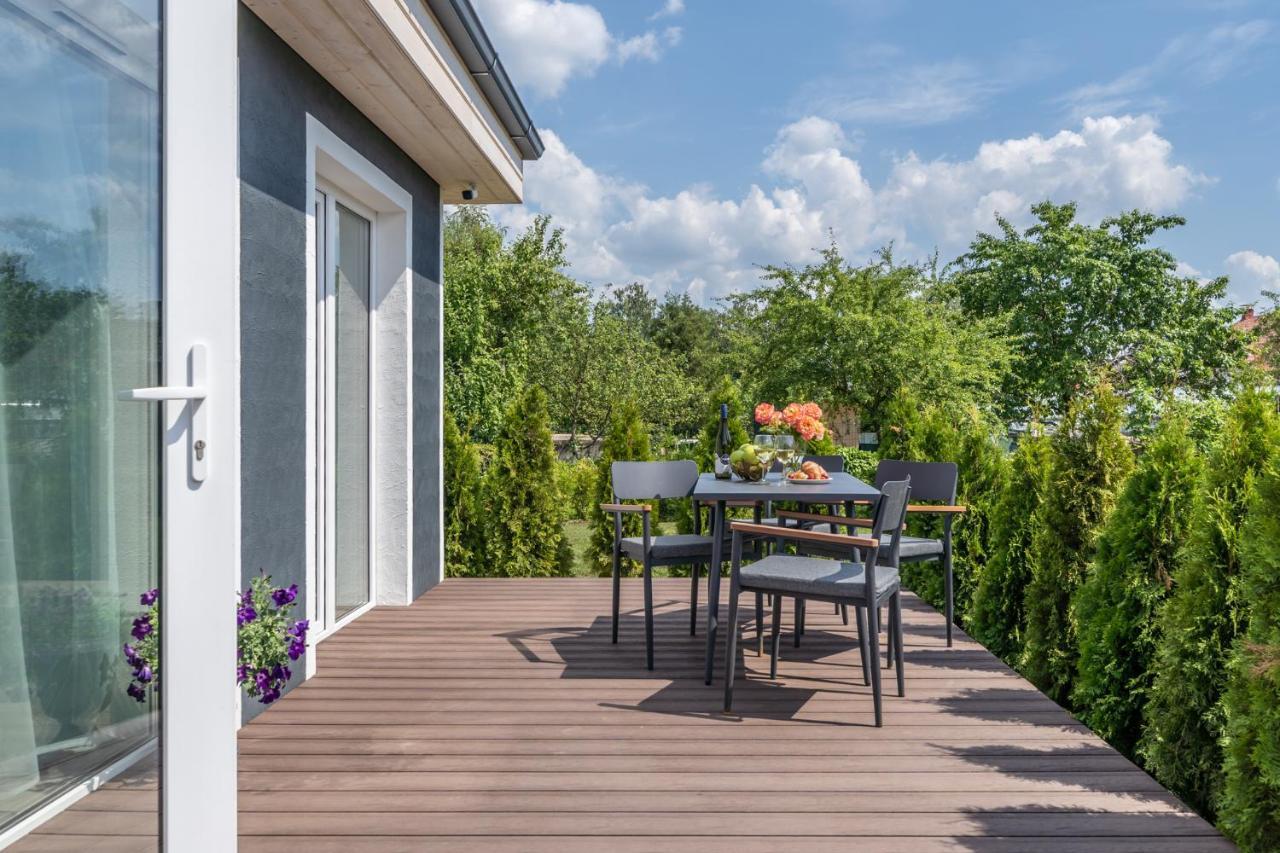 Family Garden House With Free Private Parking & Playground Riga Exterior foto